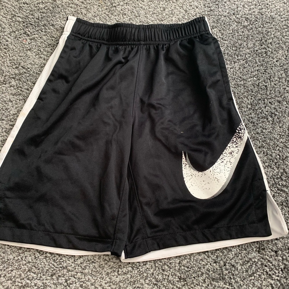 Nike black and white shorts M